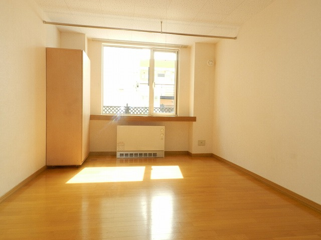 石崎コーポ５の居間・リビング|こちらの居間で趣味の時間をお楽しみください