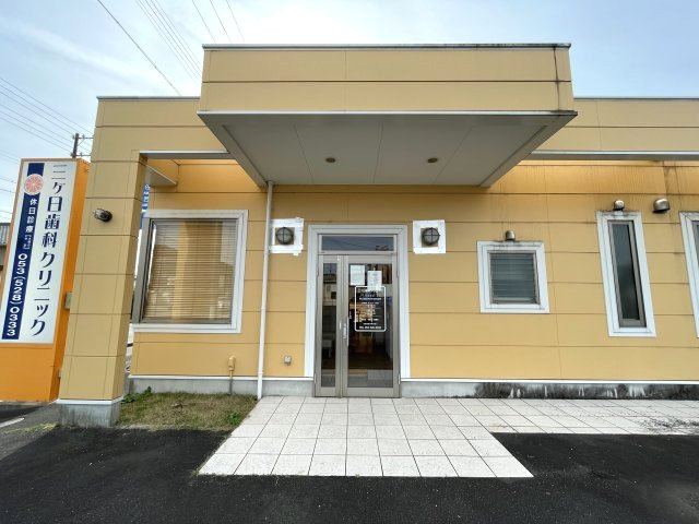 三ヶ日岡本貸店舗・事務所・診療所のエントランス