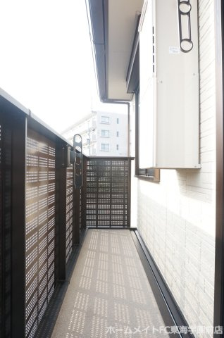 熊本市東区八反田１丁目のアパートのバルコニー