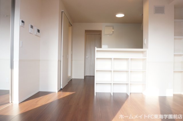 熊本市東区八反田１丁目のアパートの居間・リビング