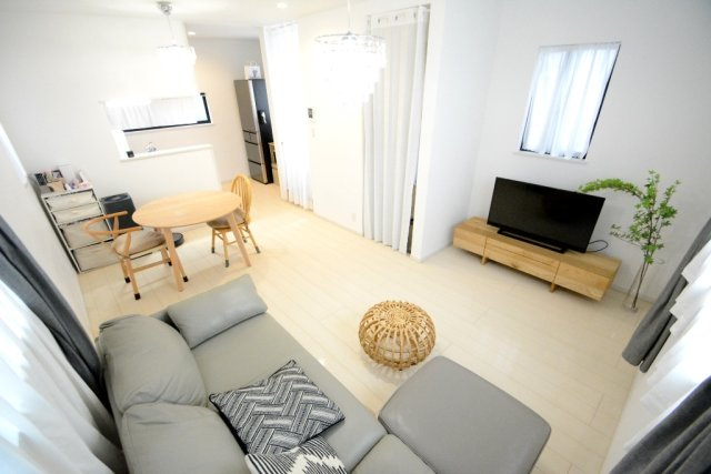 【居間・リビング】 | 新座市東1丁目　中古一戸建住宅　(志木本店)