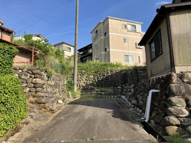常滑市青海町1丁目の外観|西側崖