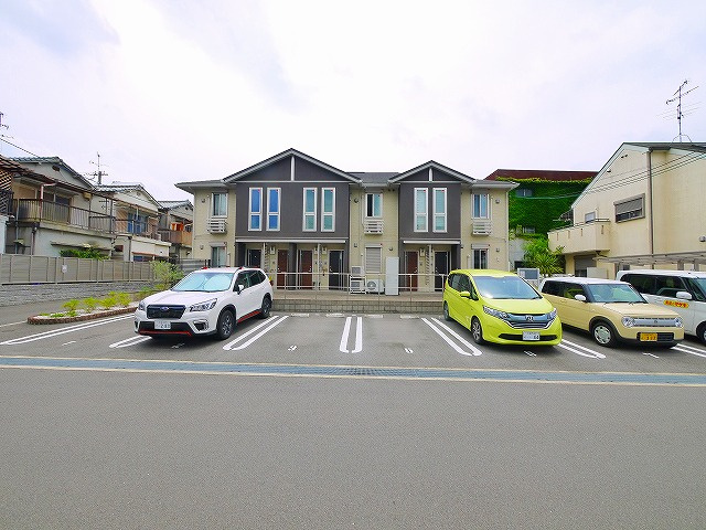 ソレイユ　ルヴァンAの駐車場