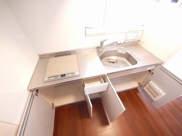 ソレイユ　ルヴァンAのキッチン