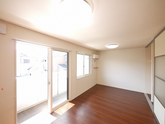 ソレイユ　ルヴァンAの居間・リビング