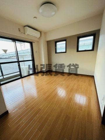 仲介手数料0円！URBAN HOUSE K'Sの居間・リビング