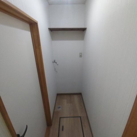 酒巻ハイツ２号棟の玄関