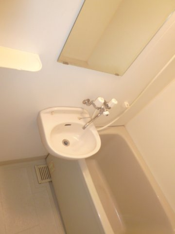 ワイエスコーポの洗面所|コンパクトで使いやすい洗面所
