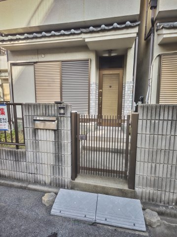 辻本ハイツ6号のエントランス