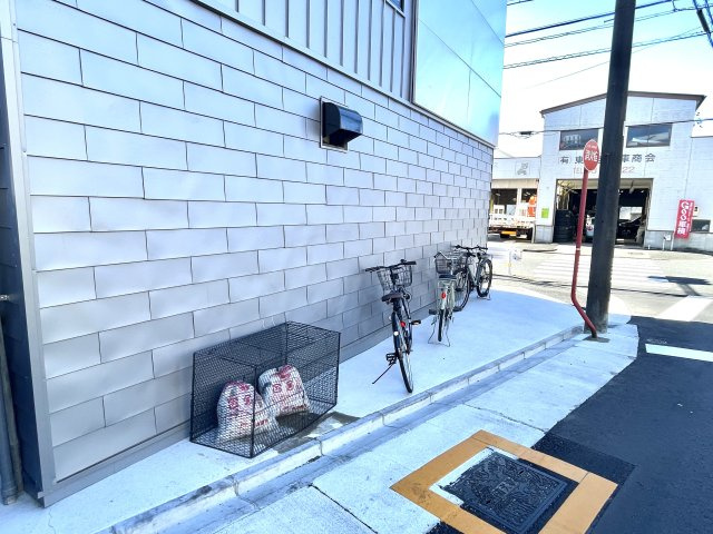 釜塚町店舗の外観
