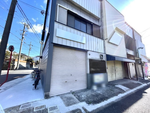 釜塚町店舗の外観