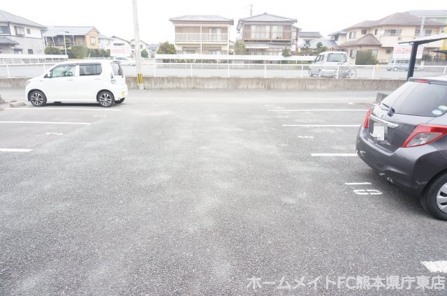サニーコート帯山の駐車場