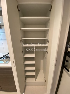 【収納】 | エスリード阿波座ノースプレイス | 玄関には天井高のシューズボックスがあります♪