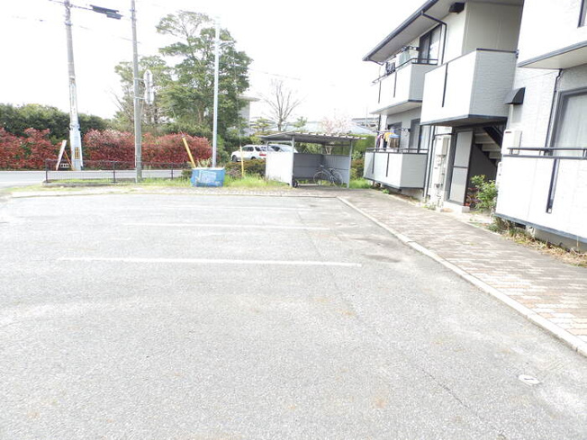 【駐車場】 | ハイカムール麻美　B棟 | 駐車スペースもあります