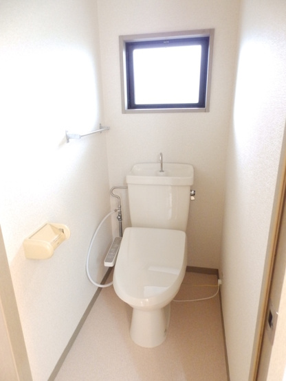 【トイレ】 | ハイカムール麻美　B棟 | 落ち着いた色調のトイレです