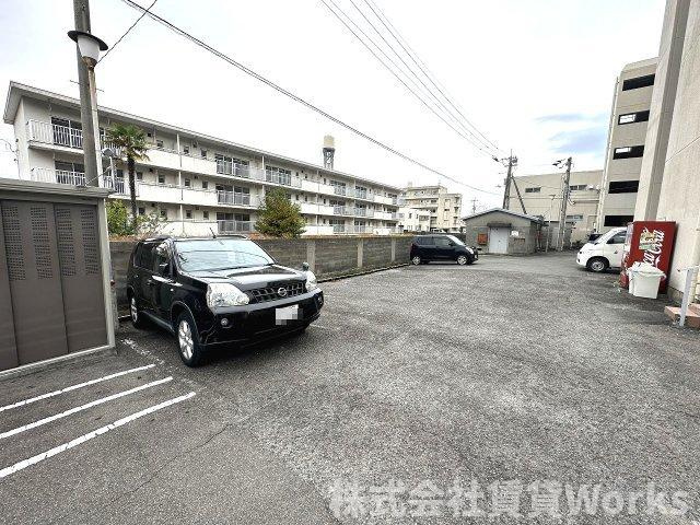 徳島市南佐古七番町の賃貸マンションの駐車場|駐車場完備です