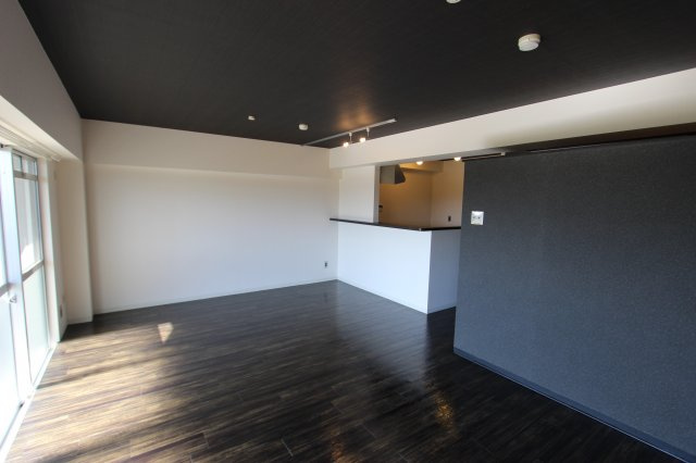 ミヨシハイツの居間・リビング