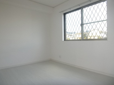 【寝室】 | サンシャイン