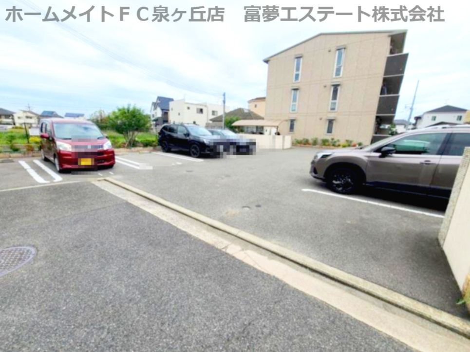 オーヴェストの駐車場