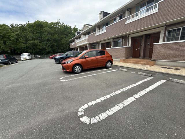 アンソレイエ飾磨　Ⅱ番館の駐車場