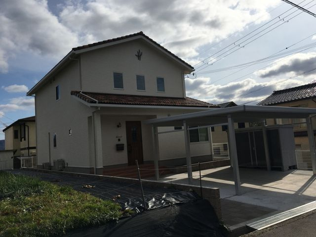 正法寺　中古戸建　3LDK+Sの外観|屋根付きの駐車場です！