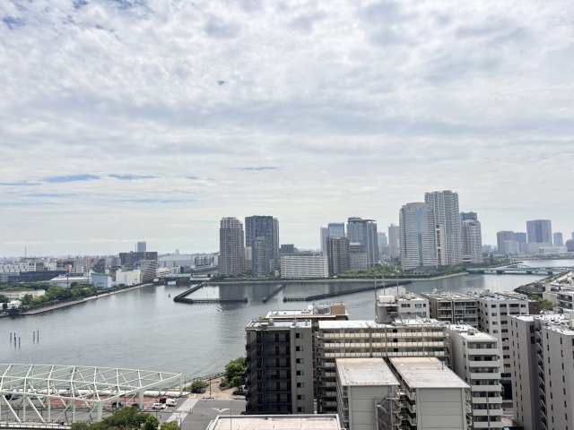 バルコニーからの眺望　豊洲・晴海方面を望む
