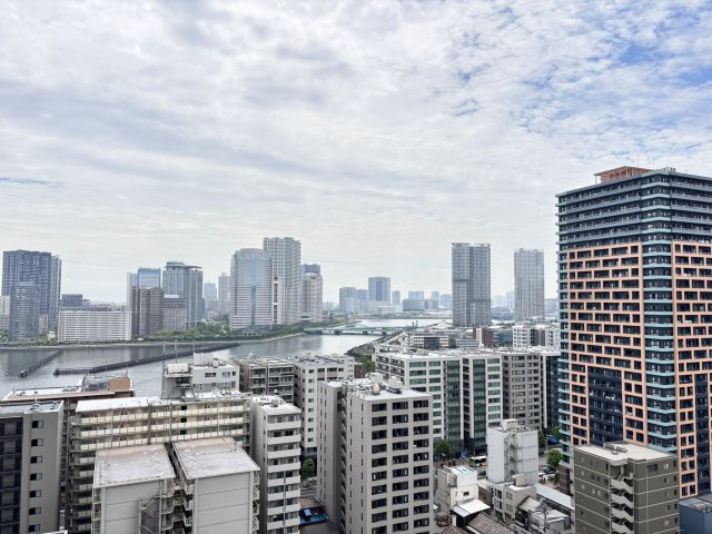 バルコニーからの眺望　豊洲・晴海方面を望む