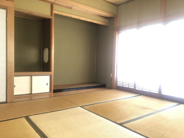 出石町東條 中古戸建 4K+Sの内装|2階和室：床の間・仏間があります♪