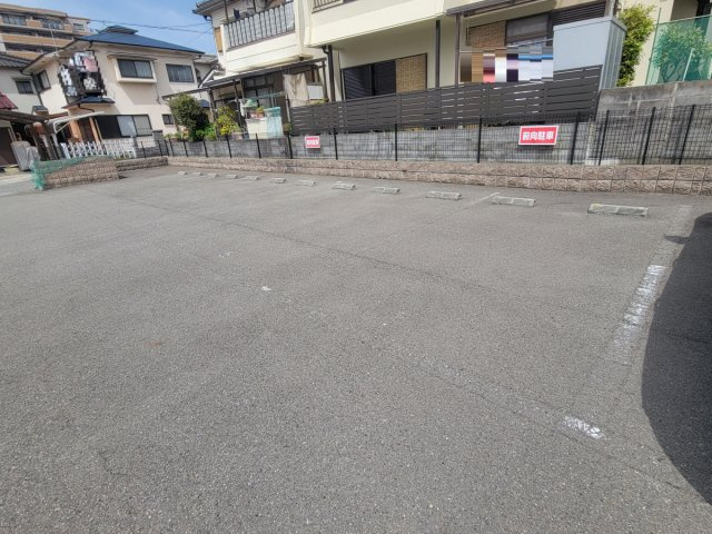 明石市二見町東二見のアパートの駐車場