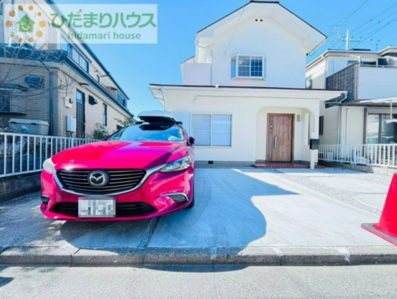 鴻巣市箕田　中古一戸建ての駐車場