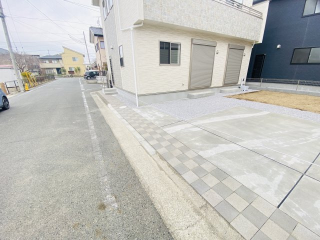 新築　前橋市文京町2丁目　Blooming　Garden　1号棟の前面道路含む現地写真|現地写真　北側接道幅員約4ｍ　西側接道幅員約6ｍ