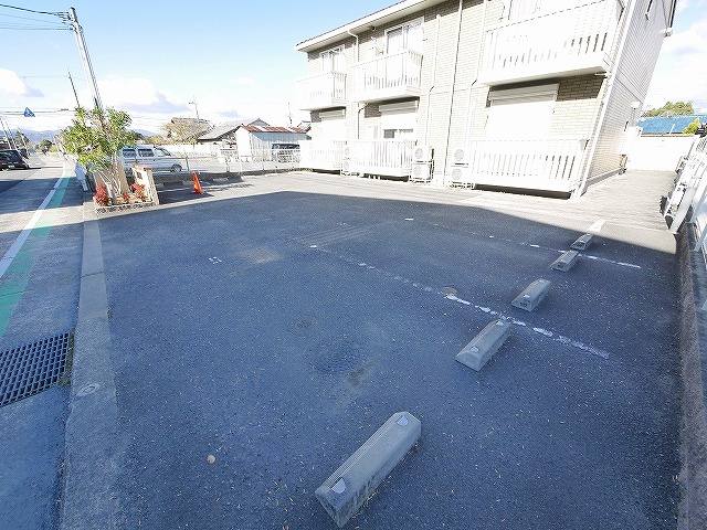 メゾンヴェール イーストの駐車場|駐車スペースもあります