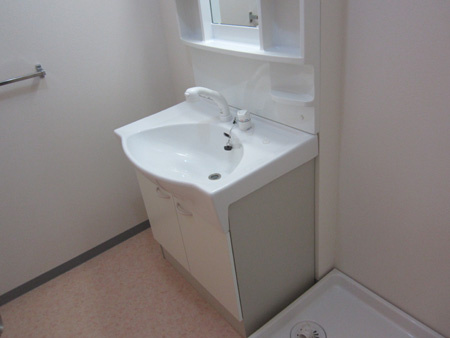 パストラル羽衣の洗面所|明るい洗面所です