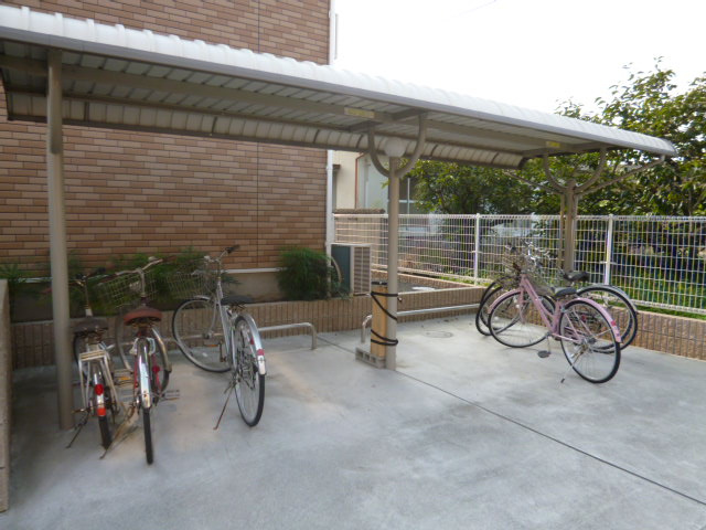 総社市総社３丁目のアパートのその他共用部分|自転車置き場