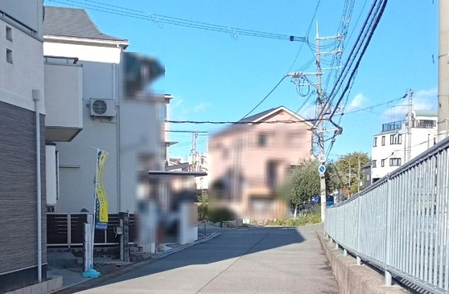 松原市天美西１丁目　戸建の前面道路含む現地写真
