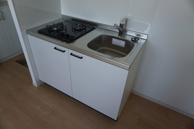 リビングライフ長瀬EASTⅡのキッチン|反転タイプです