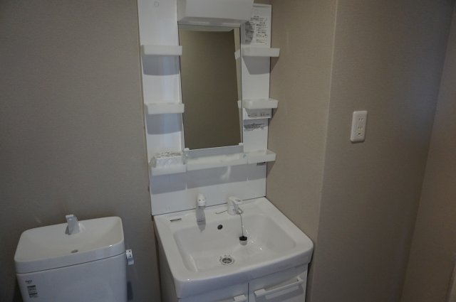 リビングライフ長瀬EASTⅡの独立洗面台|反転タイプです