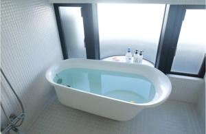 【浴室】 | ご自宅から現地まで、当社スタッフがお車にて、「お迎え・お送り」をしております。ぜひお気軽にお問い合わせくださいませ♪