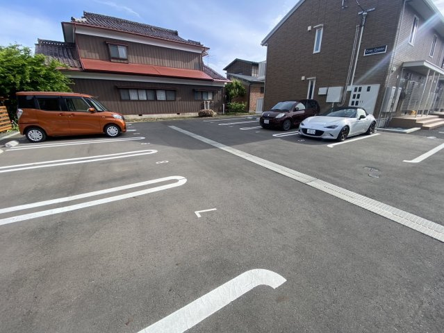 エバーグリーンの駐車場