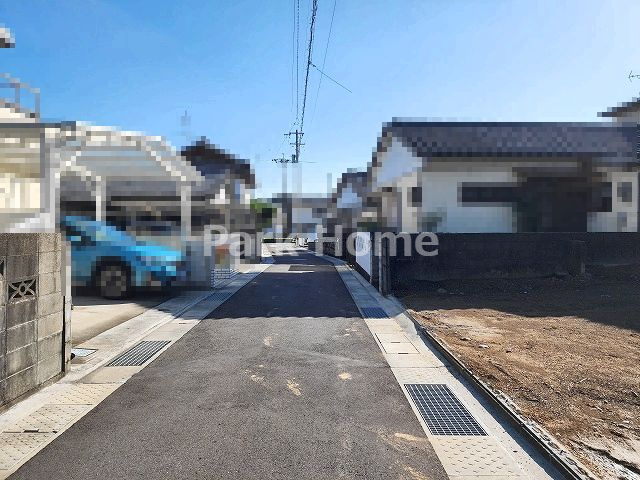 高知市瀬戸西町-建築条件付き-売土地の前面道路含む現地写真