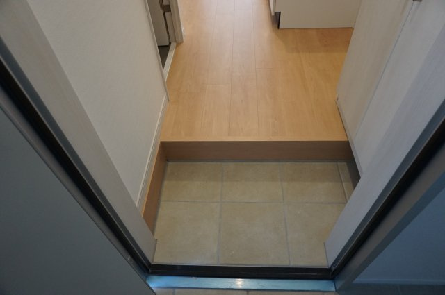 リビングライフ長瀬EASTⅡの玄関