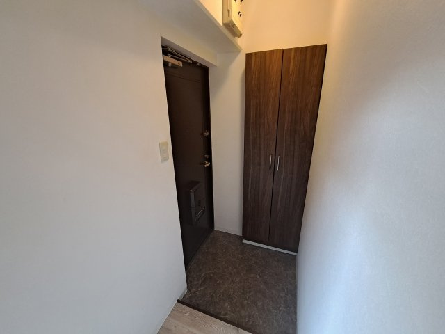 メゾン・ド・レグルスの玄関