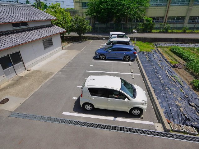 武野一戸建の駐車場|駐車スペースもあります