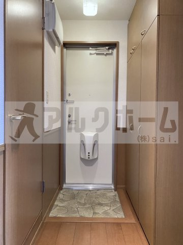 クレール萱振Cの玄関