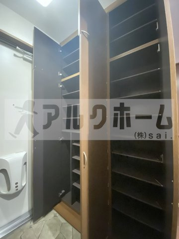 クレール萱振Cの玄関