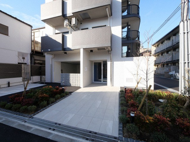 大阪市淀川区十三東４丁目の賃貸マンションのエントランス