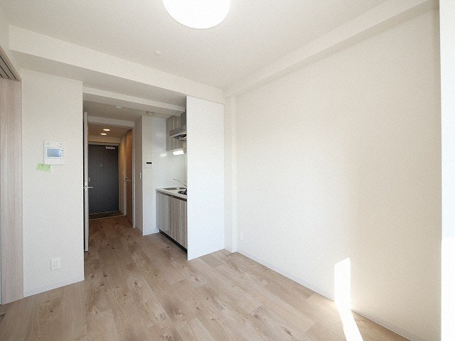 大阪市淀川区十三東４丁目の賃貸マンションの居間・リビング