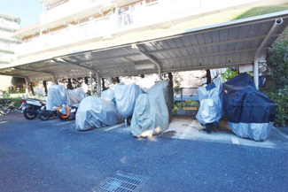 【駐車場】 | バイク置き場。空き区画の有無や駐輪料金、サイズおよび排気量規定などについては、改めてお問い合わせください。～即日のご見学可能～　お問合せはお気軽にどうぞ。
