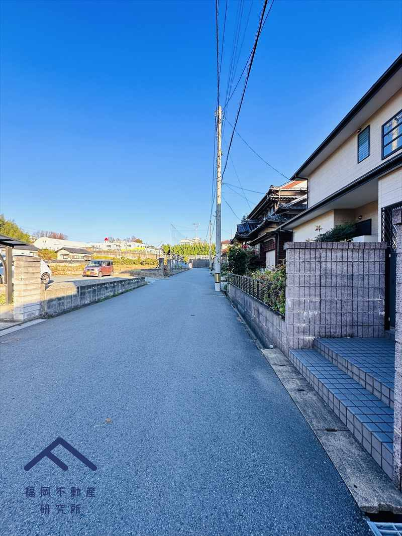宗像市自由ヶ丘7丁目　戸建ての前面道路含む現地写真