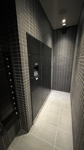 【エントランス】 | ファーストフィオーレ難波南パークサイド | 清潔なエントランスです